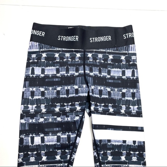 Stronger Safari Logo Aztec Print Leggings B & W - Picture 3 of 9